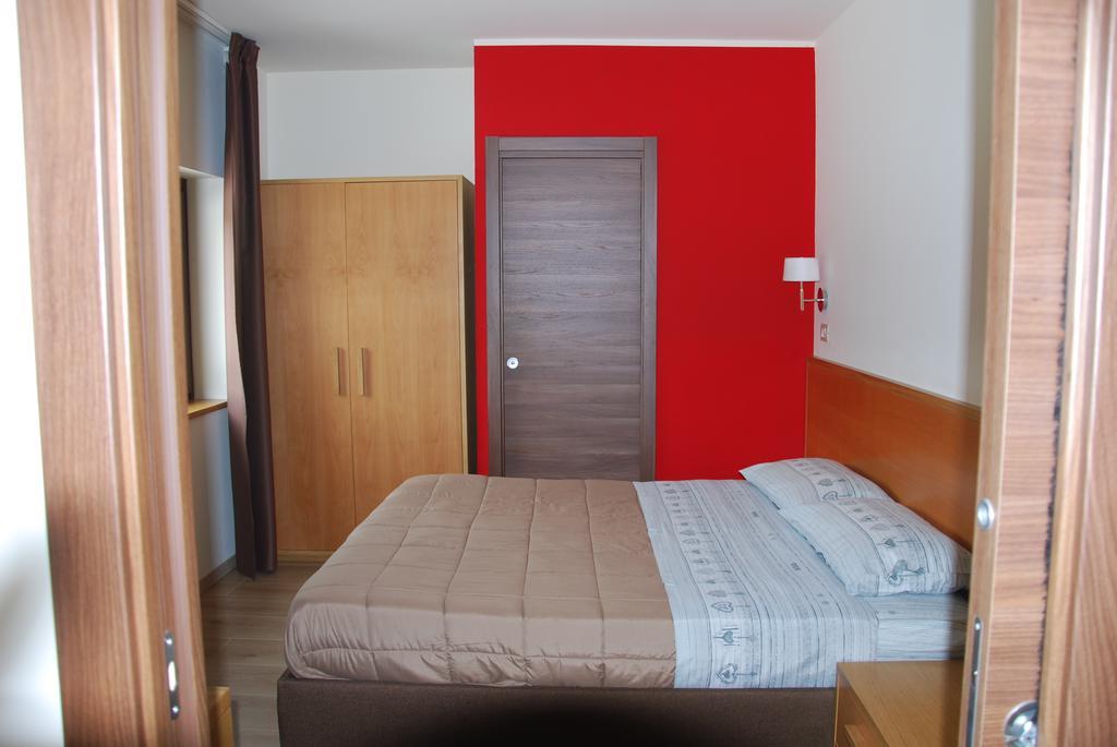 Guest House Caracas Lorica Extérieur photo